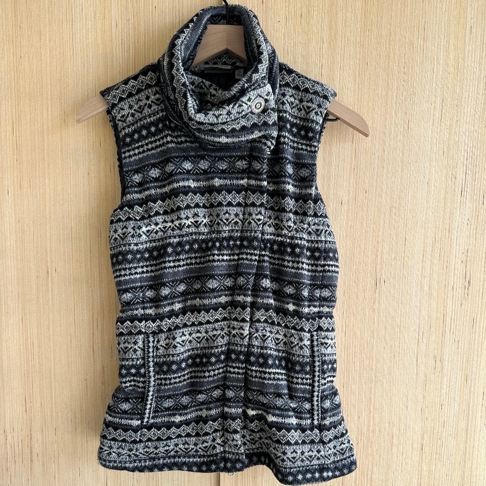 Athleta Downabout Goose Down Fair Isle Puffer Vest